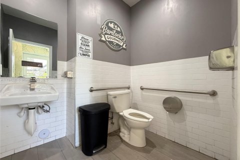 Propiedad comercial en venta en Fort Lauderdale, Florida № 2044377 - foto 1