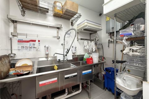 Propiedad comercial en venta en Fort Lauderdale, Florida № 2044377 - foto 5