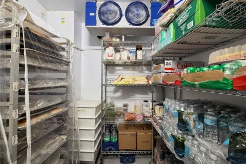 Propiedad comercial en venta en Fort Lauderdale, Florida № 2044377 - foto 2