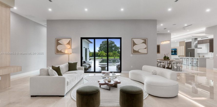 Дом в Майами, Флорида 6 спален, 446.49м2 № 2013875