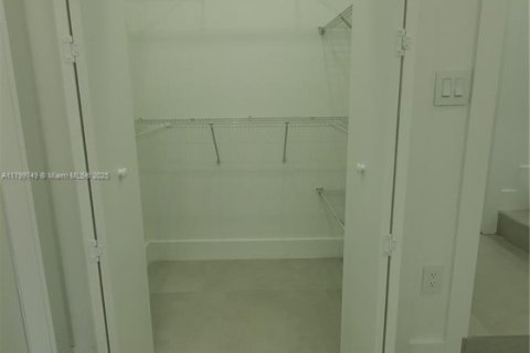 Apartamento en alquiler en Miami, Florida, 3 dormitorios, 69.31 m2 № 1958396 - foto 27