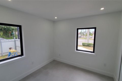 Apartamento en alquiler en Miami, Florida, 3 dormitorios, 69.31 m2 № 1958396 - foto 22