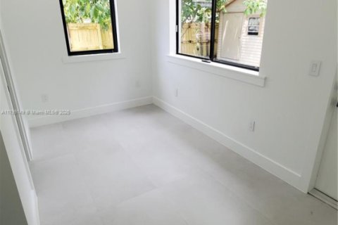 Apartamento en alquiler en Miami, Florida, 3 dormitorios, 69.31 m2 № 1958396 - foto 23
