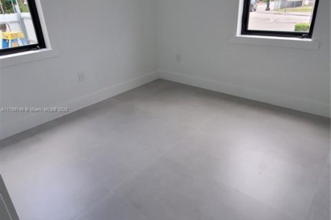 Apartamento en alquiler en Miami, Florida, 3 dormitorios, 69.31 m2 № 1958396 - foto 18