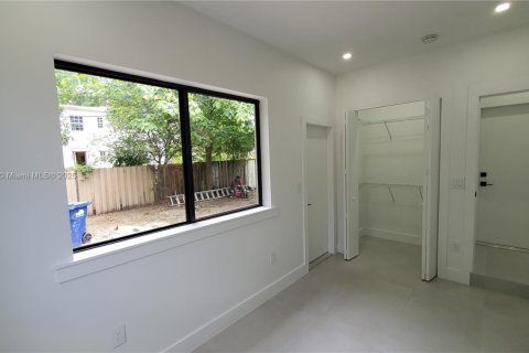 Apartamento en alquiler en Miami, Florida, 3 dormitorios, 69.31 m2 № 1958396 - foto 28