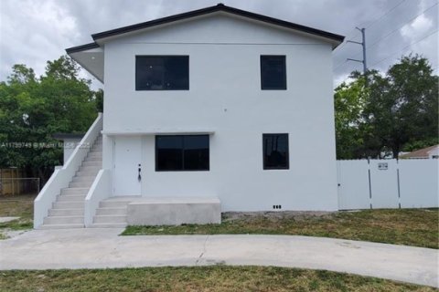 Apartamento en alquiler en Miami, Florida, 3 dormitorios, 69.31 m2 № 1958396 - foto 5