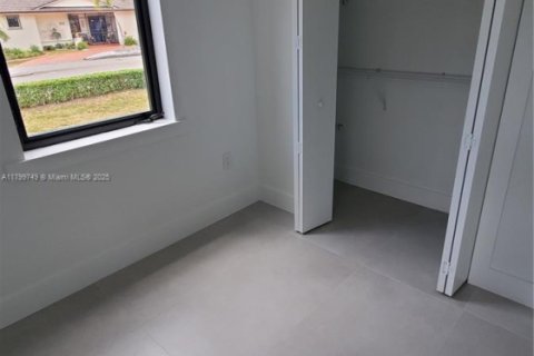 Apartamento en alquiler en Miami, Florida, 3 dormitorios, 69.31 m2 № 1958396 - foto 19