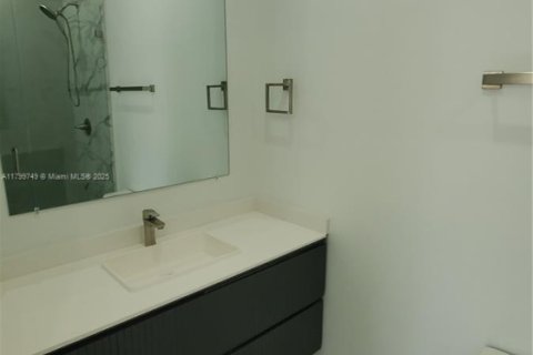 Apartamento en alquiler en Miami, Florida, 3 dormitorios, 69.31 m2 № 1958396 - foto 25