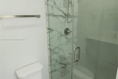 Apartamento en alquiler en Miami, Florida, 3 dormitorios, 69.31 m2 № 1958396 - foto 26