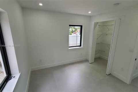 Apartamento en alquiler en Miami, Florida, 3 dormitorios, 69.31 m2 № 1958396 - foto 17