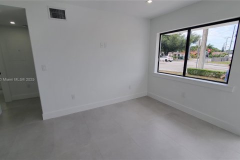 Apartamento en alquiler en Miami, Florida, 3 dormitorios, 69.31 m2 № 1958396 - foto 9