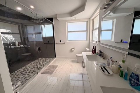 House in Doral, Florida 4 bedrooms, 214.14 sq.m. № 2075675 - photo 17