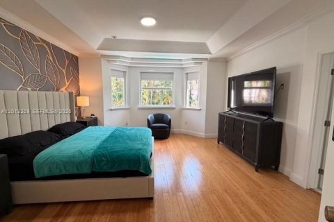 House in Doral, Florida 4 bedrooms, 214.14 sq.m. № 2075675 - photo 13