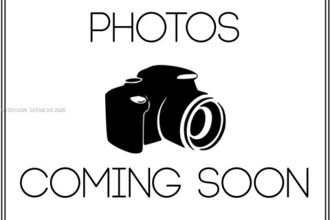House in Doral, Florida 4 bedrooms, 214.14 sq.m. № 2075675