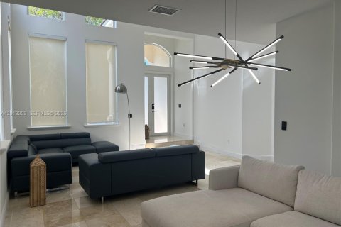 House in Doral, Florida 4 bedrooms, 214.14 sq.m. № 2075675 - photo 9
