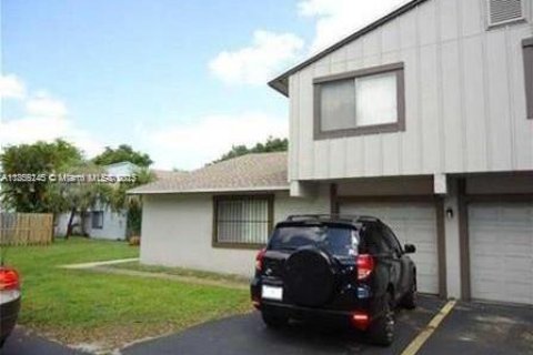 Touwnhouse à vendre à Lauderhill, Floride: 2 chambres, 87.33 m2 № 1882561 - photo 1