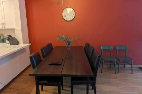 Condominio en alquiler en Miami, Florida, 2 dormitorios, 92.72 m2 № 2030983 - foto 2