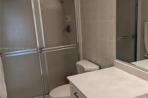 Condominio en alquiler en Miami, Florida, 2 dormitorios, 92.72 m2 № 2030983 - foto 30