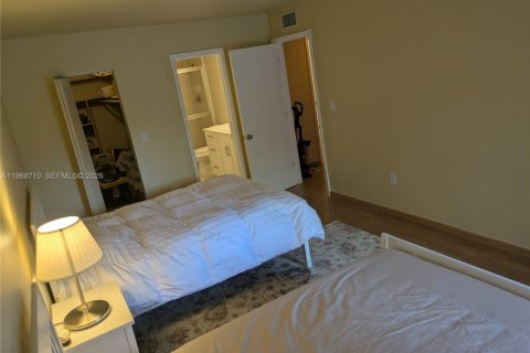 Condominio en alquiler en Miami, Florida, 2 dormitorios, 92.72 m2 № 2030983 - foto 12