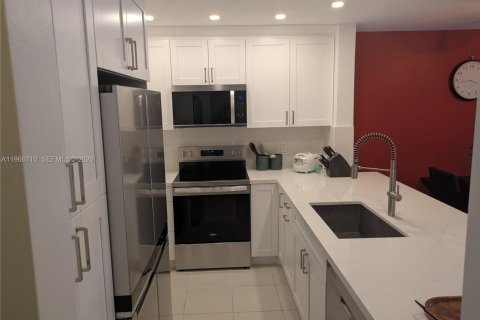 Condominio en alquiler en Miami, Florida, 2 dormitorios, 92.72 m2 № 2030983 - foto 22