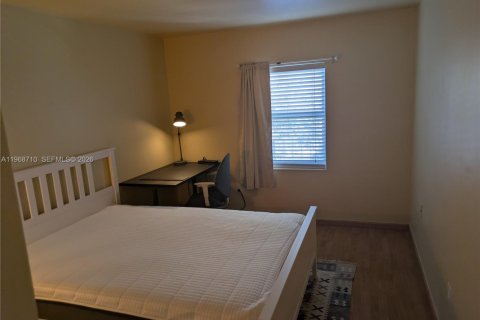 Condominio en alquiler en Miami, Florida, 2 dormitorios, 92.72 m2 № 2030983 - foto 5