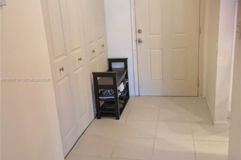 Condominio en alquiler en Miami, Florida, 2 dormitorios, 92.72 m2 № 2030983 - foto 19