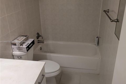 Condominio en alquiler en Miami, Florida, 2 dormitorios, 92.72 m2 № 2030983 - foto 27