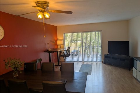 Condominio en alquiler en Miami, Florida, 2 dormitorios, 92.72 m2 № 2030983 - foto 24