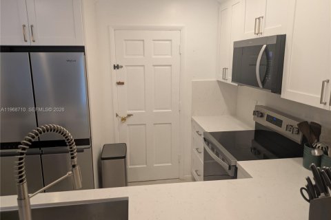 Condominio en alquiler en Miami, Florida, 2 dormitorios, 92.72 m2 № 2030983 - foto 23