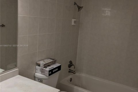 Condominio en alquiler en Miami, Florida, 2 dormitorios, 92.72 m2 № 2030983 - foto 26