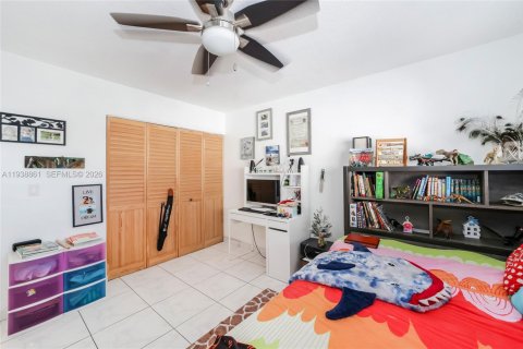 Copropriété à vendre à Hallandale Beach, Floride: 2 chambres, 92.9 m2 № 1996475 - photo 19