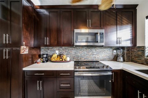 Copropriété à vendre à Hallandale Beach, Floride: 2 chambres, 92.9 m2 № 1996475 - photo 8