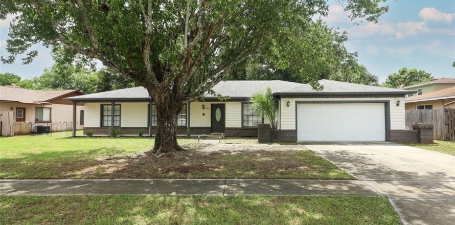House in Orlando, Florida 4 bedrooms, 206.06 sq.m. № 1789217
