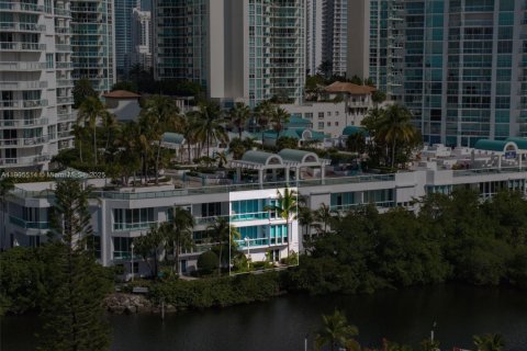 Condominio en venta en Sunny Isles Beach, Florida, 3 dormitorios, 297.84 m2 № 1963561 - foto 15