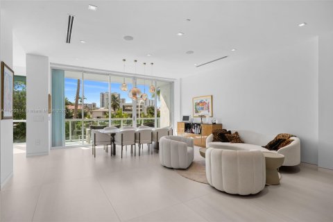 Condominio en venta en Sunny Isles Beach, Florida, 3 dormitorios, 297.84 m2 № 1963561 - foto 19