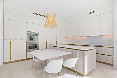 Condominio en venta en Sunny Isles Beach, Florida, 3 dormitorios, 297.84 m2 № 1963561 - foto 6