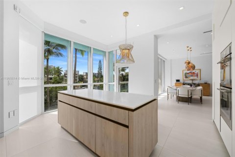 Condominio en venta en Sunny Isles Beach, Florida, 3 dormitorios, 297.84 m2 № 1963561 - foto 7