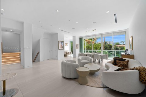 Condominio en venta en Sunny Isles Beach, Florida, 3 dormitorios, 297.84 m2 № 1963561 - foto 4