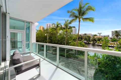 Condominio en venta en Sunny Isles Beach, Florida, 3 dormitorios, 297.84 m2 № 1963561 - foto 22