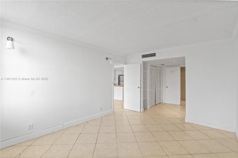 Condo in Aventura, Florida, 1 bedroom  № 1953416 - photo 16