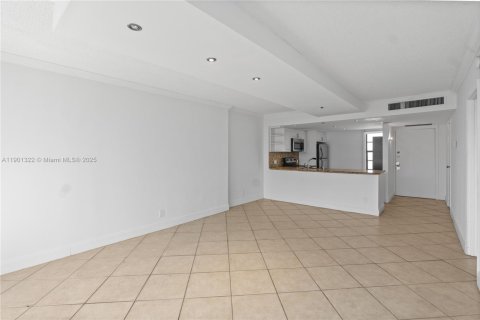 Condo in Aventura, Florida, 1 bedroom  № 1953416 - photo 13