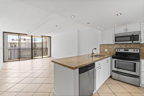 Condo in Aventura, Florida, 1 bedroom  № 1953416 - photo 8