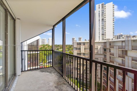 Condo in Aventura, Florida, 1 bedroom  № 1953416 - photo 19