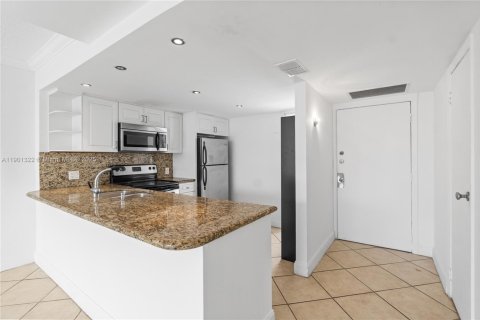 Condo in Aventura, Florida, 1 bedroom  № 1953416 - photo 10