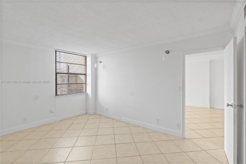 Condo in Aventura, Florida, 1 bedroom  № 1953416 - photo 15