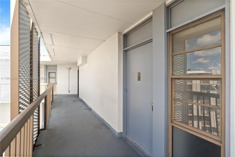 Condo in Aventura, Florida, 1 bedroom  № 1953416 - photo 25