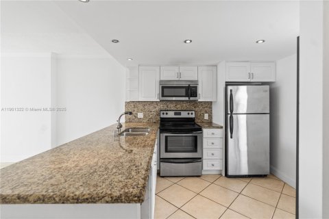 Condo in Aventura, Florida, 1 bedroom  № 1953416 - photo 7