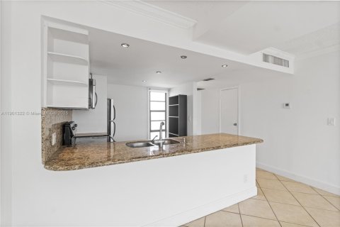 Condo in Aventura, Florida, 1 bedroom  № 1953416 - photo 11