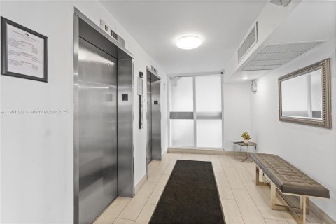 Condo in Aventura, Florida, 1 bedroom  № 1953416 - photo 24