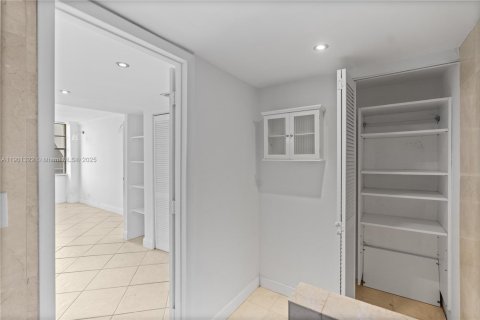 Condo in Aventura, Florida, 1 bedroom  № 1953416 - photo 22